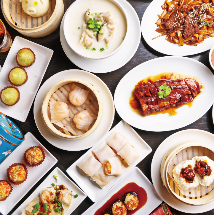 香港風牛肉炒麺やさまざまな点心が並んでいるディム ディム サム大阪本店の香港飲茶プレミアランチセット