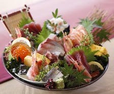 ”新鮮”季節の魚お造り　780円～