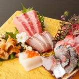 北海道の魚貝、神奈川佐島直送鮮魚のお刺身盛り合わせ！