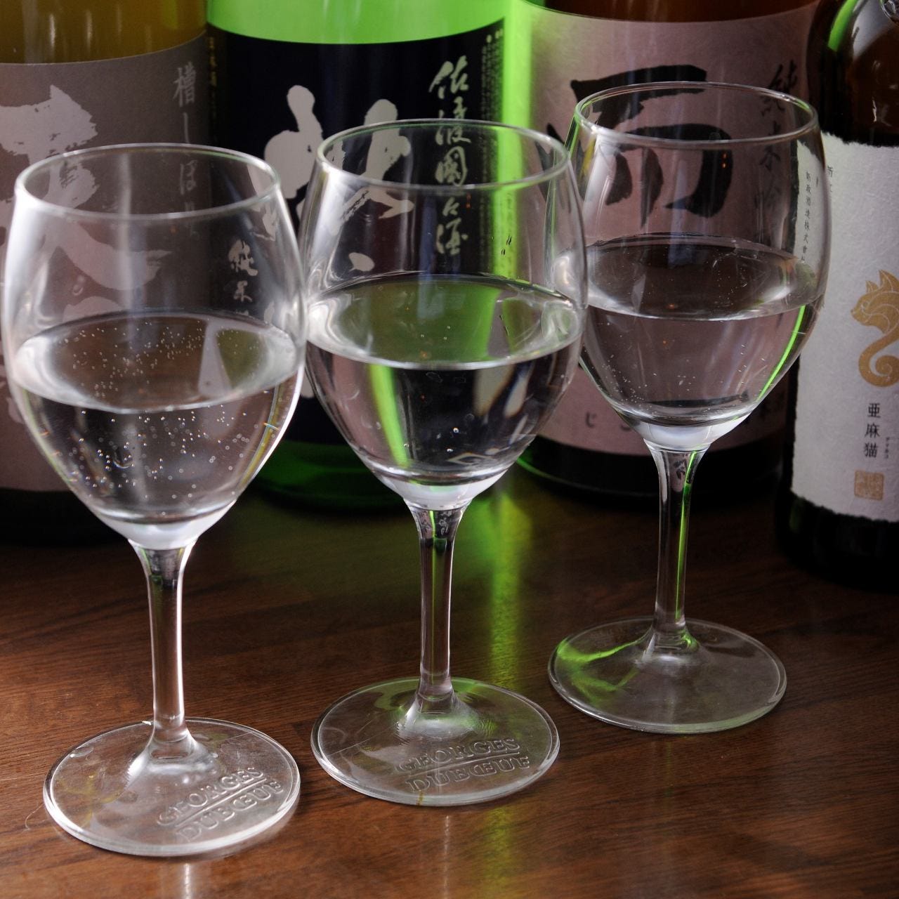 厳選したグラス日本酒、530円から！リーズナブルに楽しめます！