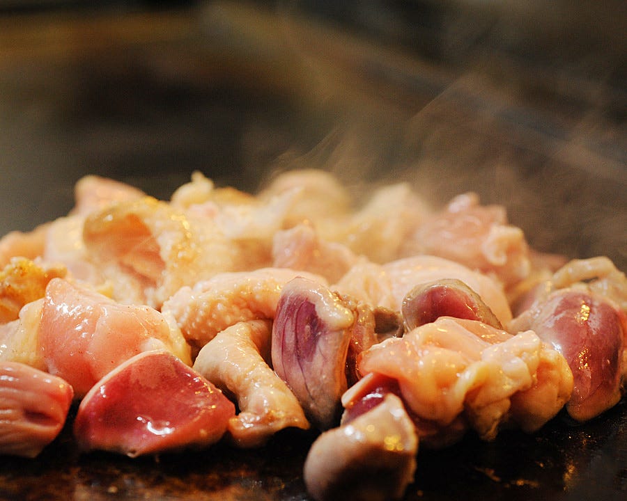 京赤地鶏と大山鶏の鉄板焼き