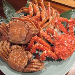 函館 開陽亭 すすきの総本店_北海道近海物の毛蟹・タラバガニをご用意しております！