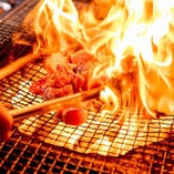 当店名物、地鶏の炭火もも焼き！宮崎から仕入れた備長炭を使って強火で一気に焼き上げます