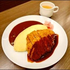 厚切りポークカツのダブルソースオムライス