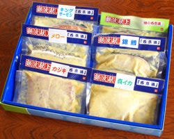 新鮮な魚介の西京漬けを
真空パックでお届けします。
