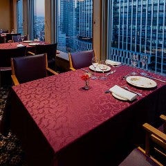 19階からの夜景を楽しみながら本格フレンチをお楽しみ下さい。