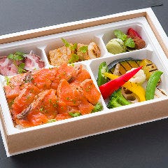 こだわり素材を盛り込んだお弁当で普段と一味違うランチタイムを