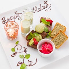 誕生日や記念日のお客様にバースデープレートをサービスします!