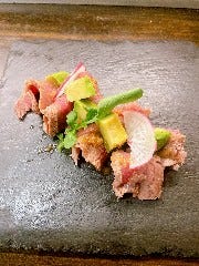 低温調理でしっとり仕上げた 絶品ローストビーフです！