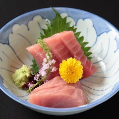 刺身の盛り合わせや天ぷらなど 居酒屋メニューもございます。