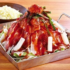 九州料理 鶏炭火焼 山内農場 船橋南口駅前店 メニュー：もつ鍋・逸品