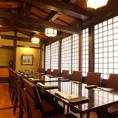 5～16名様までご着席可能なテーブル席個室。慶弔やご宴会に◎