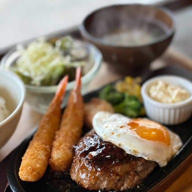 Asunaro(アスナロ)_目玉焼きハンバーグとエビフライセット