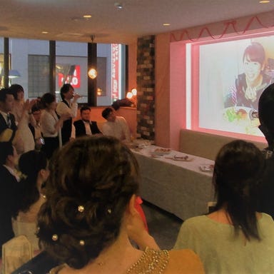 和牛と石窯ピザのイタリアン ピザコゾウ 横浜 関内_【特典:5】貸切限定で110インチプロジェクター&マイク、など無料貸し出し!