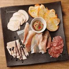和牛と石窯ピザのイタリアン ピザコゾウ 横浜 関内_冷たい肉前菜の盛り合わせ