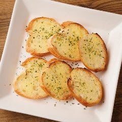 和牛と石窯ピザのイタリアン ピザコゾウ 横浜 関内_ガーリックバケット