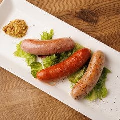 和牛と石窯ピザのイタリアン ピザコゾウ 横浜 関内_粗挽きソーセージ3種盛り合わせ