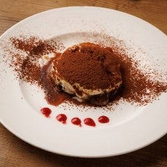 和牛と石窯ピザのイタリアン ピザコゾウ 横浜 関内_自家製ティラミス