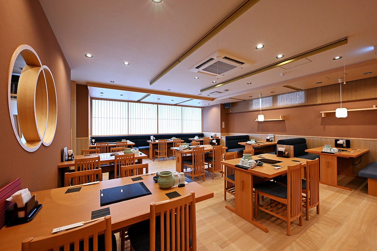 水たき 料亭 博多 華 味 鳥 中洲 本店