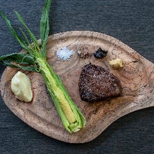 メイン「ニュージーランド産牛フィレ肉のステーキ」＋「選べるサイドメニュー」