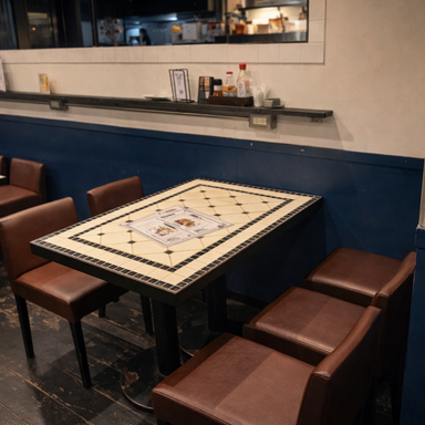 おきなわステーキ酒場さぎり_テーブル席(3〜4人)