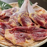 使用する宮崎地鶏は、老舗「地鳥料理万徳」でも使われている極上のもの。