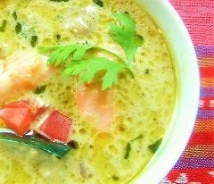 タイのカレーはコクがあって刺激的あぁタイ屋台のお昼ごはん 　
