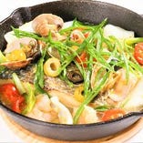 本日鮮魚と魚介のアクアパッツァ　GRATOスタイル