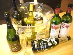 生ビールはもちろん、１７種類のワインや自家製のサングリアも