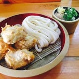 肉汁たっぷり！ジューシーなかしわは必食の逸品。