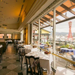 季節により変わるおすすめ料理を開放的な空間で楽しめますよ
