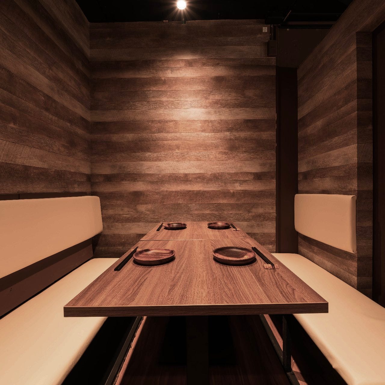 まんぷく屋 難波千日前店の個室テーブル席