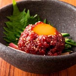 馬肉の旨みがぎゅっと凝縮されている「桜ユッケ」