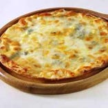 6種チーズのおつまみピザ