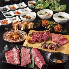人気メニューが勢揃いした飲み放題付コースは各種宴会におすすめ