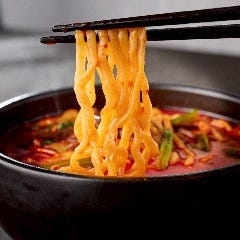 ヤンニョム仕立ての濃厚スープの『テグタンラーメン』で〆！