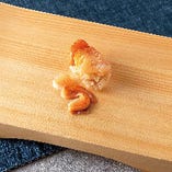 季節の握り寿司　
赤貝　1貫