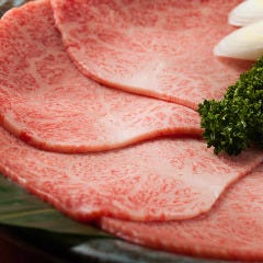 全国から選び抜いたA5ランクの 黒毛和牛は口の中でとろけます◎