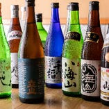 新潟県などの米どころをはじめ、日本全国の地酒を取り揃えた地酒