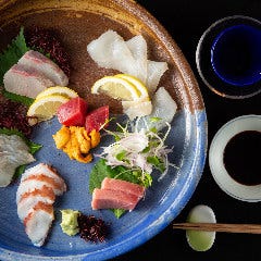 長浜市場で仕入れたお刺身を一番美味しい状態で盛り合わせ。