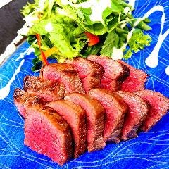 日替わり限定2食!!お肉料理にも力を入れています。