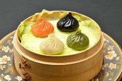 4種類の味が楽しめるミックス小籠包