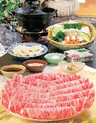 お昼のしゃぶしゃぶ/すき焼きはお値打ち価格でご提供いたします