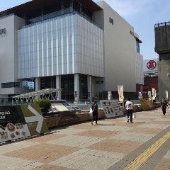 駅を出たら右手高崎オーパ方面に向かってください。