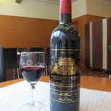 ニューオータニ セレクションワイン　　　　　　　　　　　　　　　　　◆シャトー ド レスクール◆　　　　　　　　　　　　　　　　　　　　　芳香でコクのある味わい。トリュフの香りが感じられてくるのもこのワインの大きな特徴です。