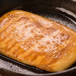 燻製モッツァレラチーズのステーキ