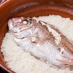 土鍋で炊き上げる『鯛めし』