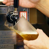 ビールマイスターが注ぐ生ビールで乾杯！