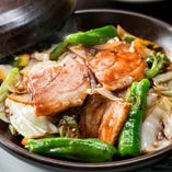 国産豚バラと京野菜をたっぷり使った回鍋肉（金山時味噌を使用しています。）