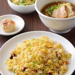 特製の焼き豚たっぷり チャーハンも激ウマですよ★